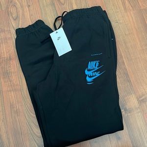 Nike Sportswear sport essential and Men’s Fleece Pants Black Small DM6871-010